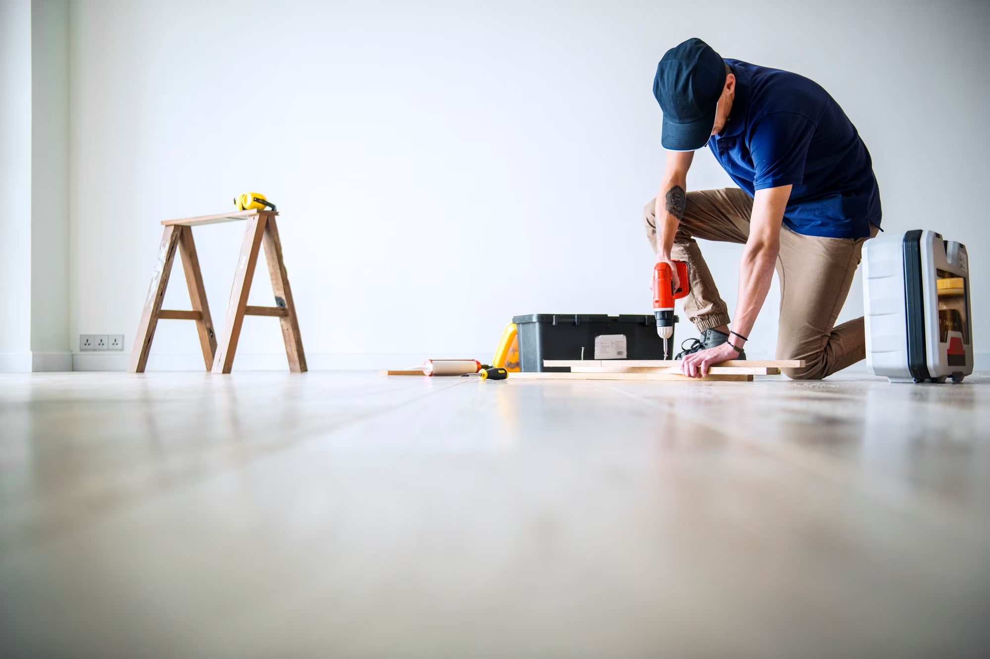 personas-renovando-concepto-casa